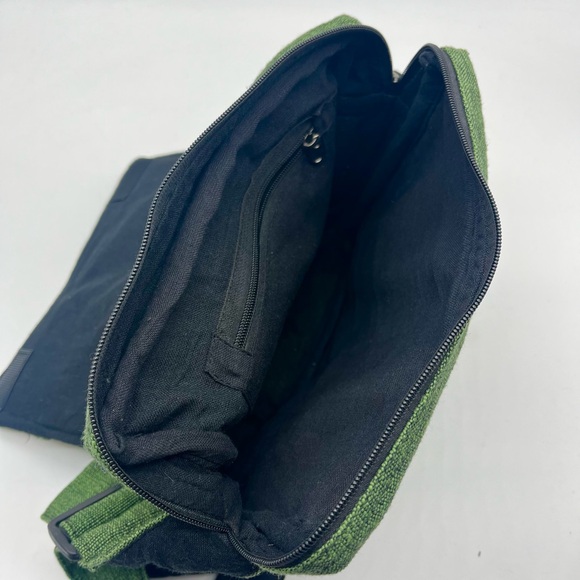 Chic Green Crossbody Bag with Spiral Accent, Handmade Multi-pocket EverydayBag - Picture 12 of 15